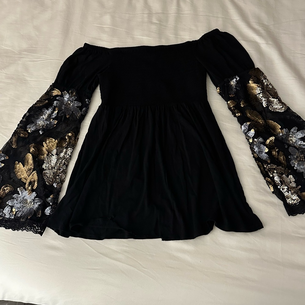 Boston Proper Top w sequin Sleeves